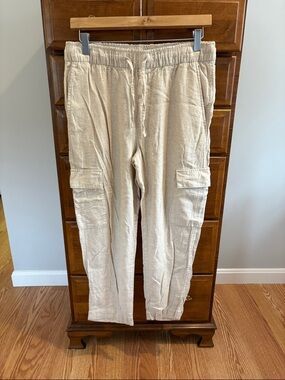 Woman’s Cream Cargo Jogger Pants - Gap